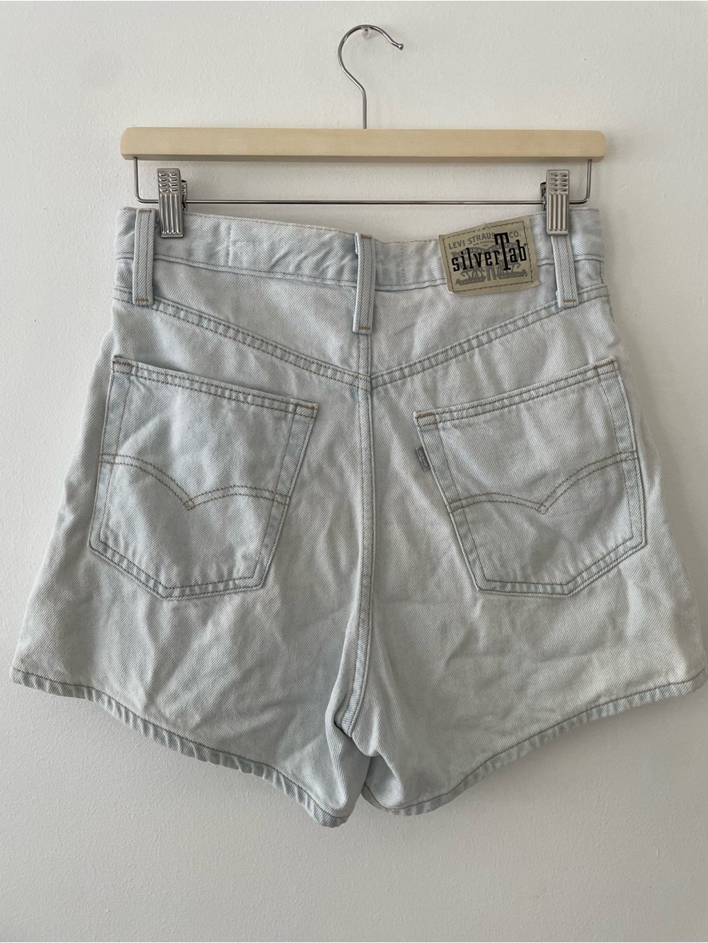 Levi's Silvertab High Waisted Mom Shorts Size 27